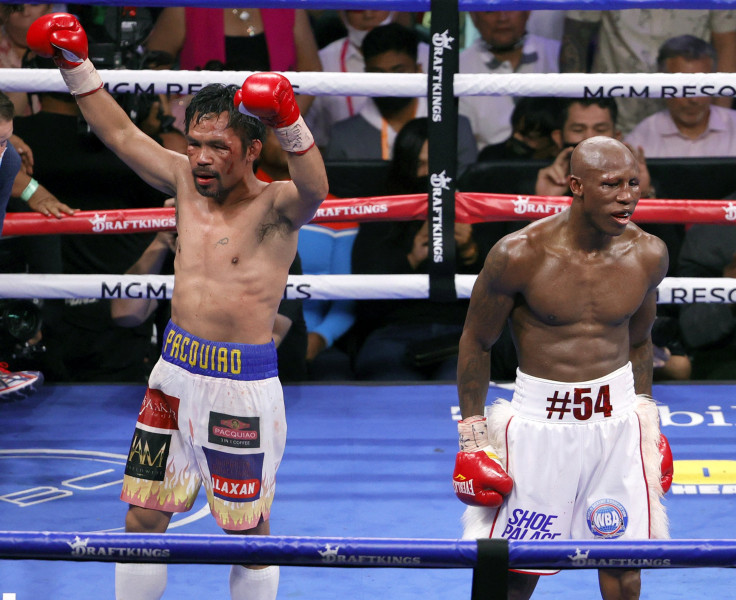 Manny Pacquiao (L) and Yordenis Ugas