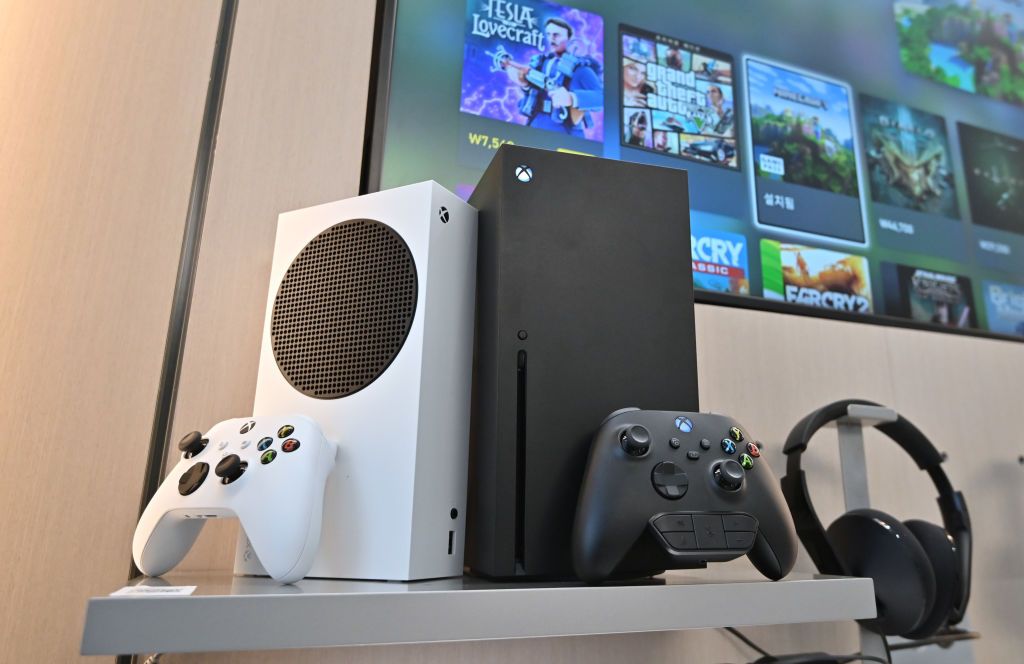 Xbox Series S, Series X Hardware 'Refresh' Coming In 2022, 2023? Here's