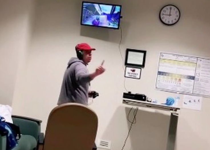 Man brings Xbox into girlfriend's delivery room.