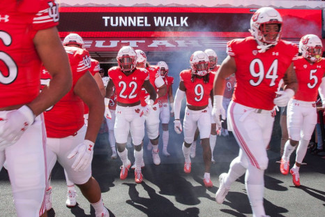 Aaron Lowe #22 of the Utah Utes