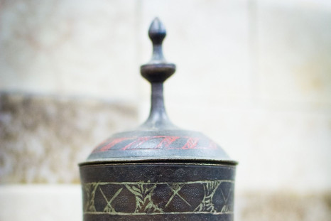 urn-gfd97ae476_1920