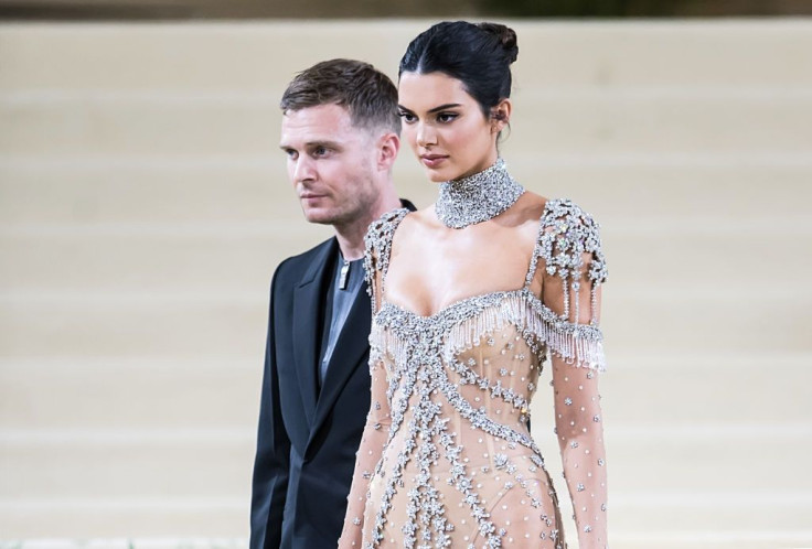 TikToker Goes Viral For Her Kendall Jenner-Style Naked Outfit Choice ...