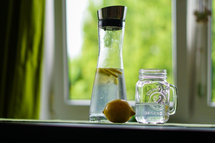 detox water lemon