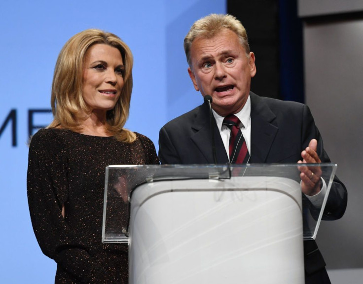  "Wheel of Fortune" hostess Vanna White (L) and host Pat Sajak