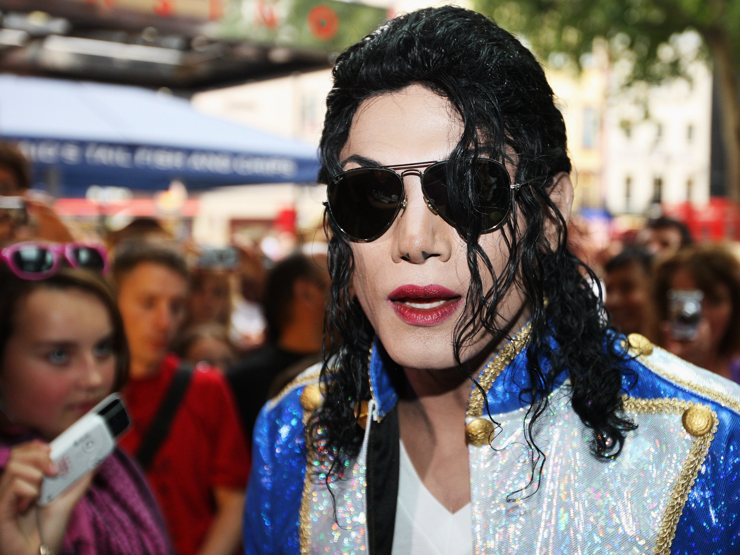 Michael Jackson Impersonator Goes Viral After Wrestling Drunk Man On 