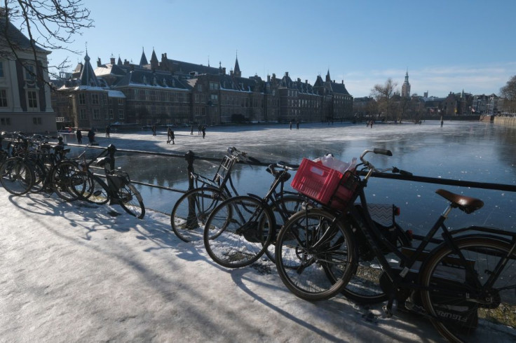 Representation Image: frozen artificial pond