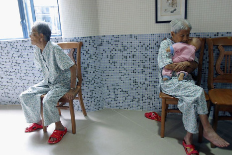 Elders Suffering Senile Dementia Receive Treatment At Cihui Rehabilitation Center