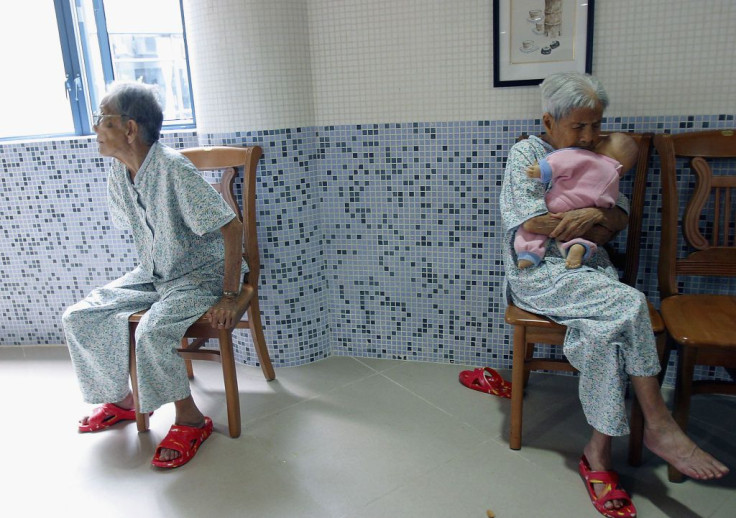 Elders Suffering Senile Dementia Receive Treatment At Cihui Rehabilitation Center