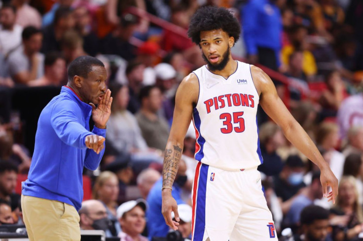  Head coach Dwane Casey of the Detroit Pistons talks with Marvin Bagley III 