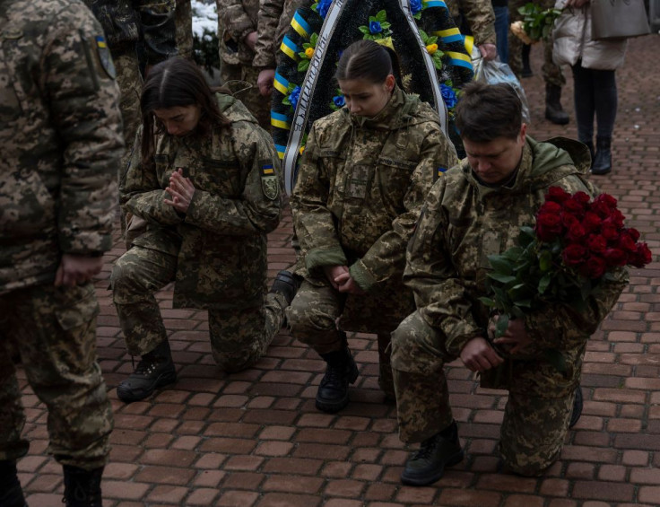Ukrainian soldiers mourn during the funeral of fellow soldier Dmitry Zhelisko 