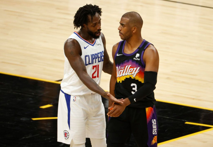 Patrick Beverley #21 of the LA Clippers talks with Chris Paul #3 of the Phoenix Suns