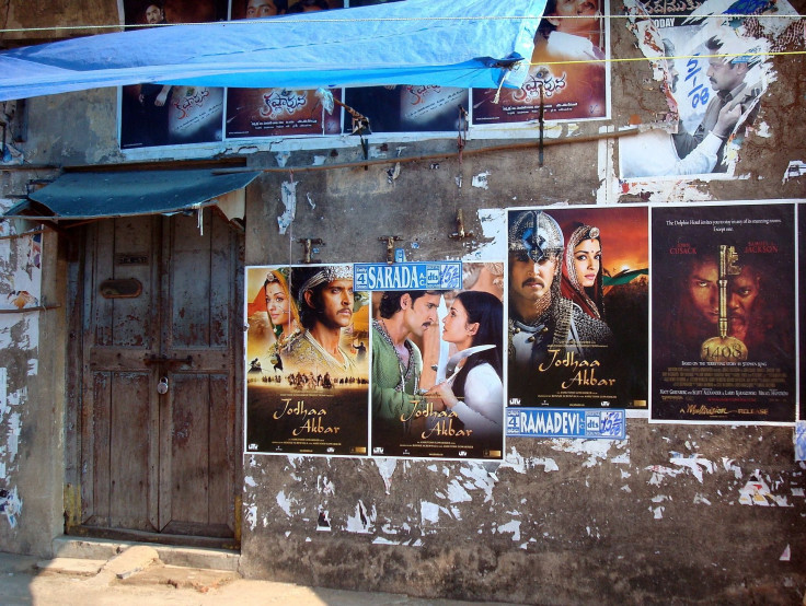 bollywood-posters-gdd86c2b2d_1920