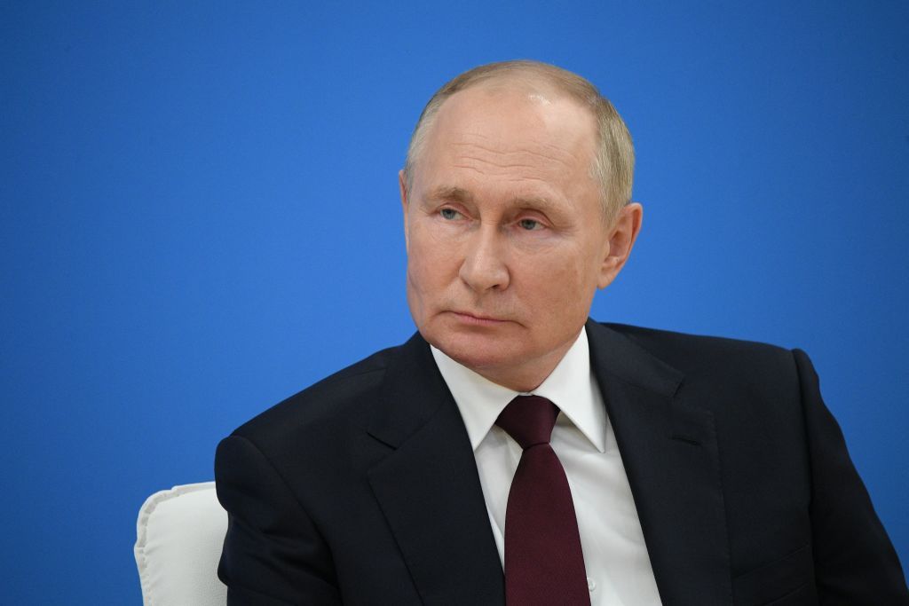 New Kremlin Email Leak Claims Vladimir Putin Has Cancer And Parkinsons