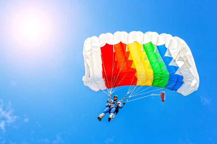 parachutist-g58b991393_1920