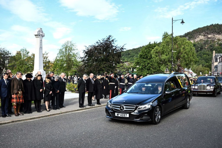 Members of the public pay their respects as the hearse carrying the coffin of Queen Elizabeth II