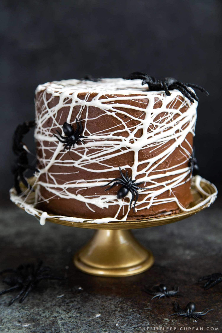 chocolate-spider-web-cake-1