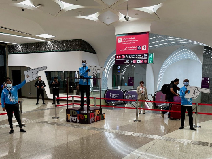 1b-handlers-multiple-inside-metro-mall-of-qatar-station