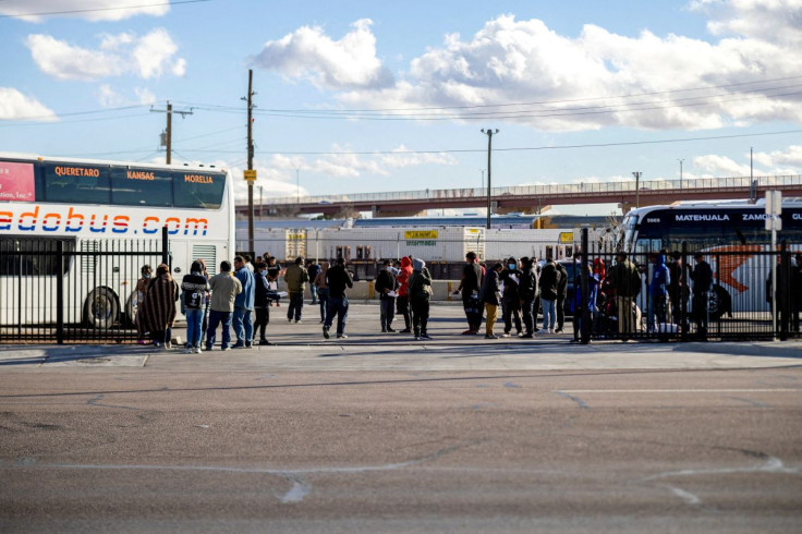 Migrants released by CBP out on the street in El Paso