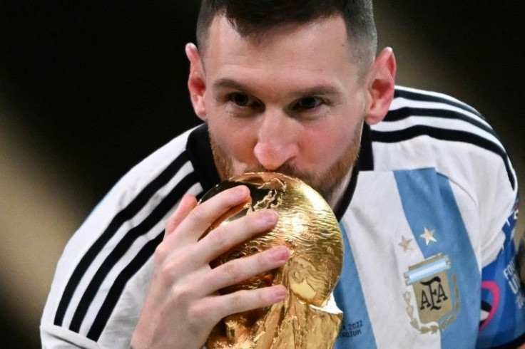 lionel-messi-kisses-the-world-cup-trophy-after