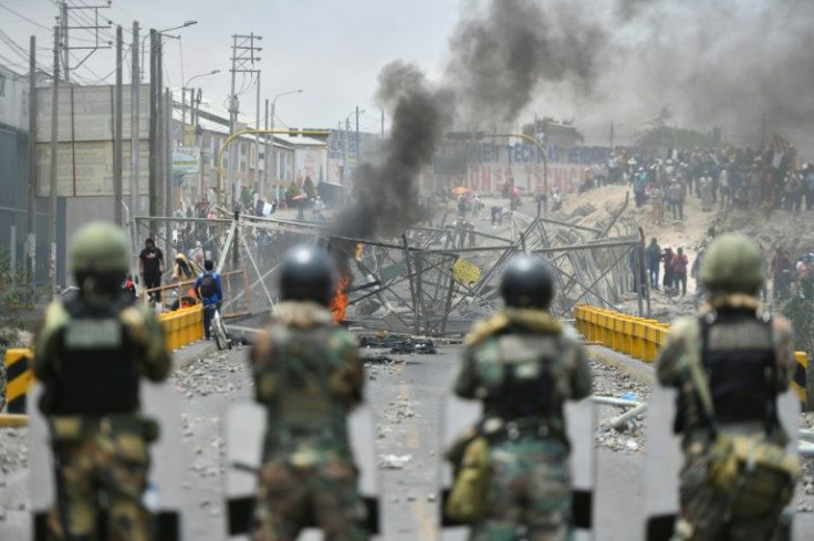 Members of the Peruvian security forces face off with protesters 