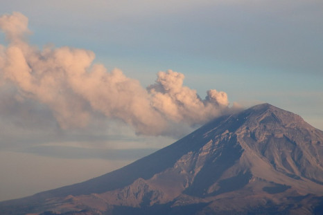 Volcan Popocatepetl con fumarola