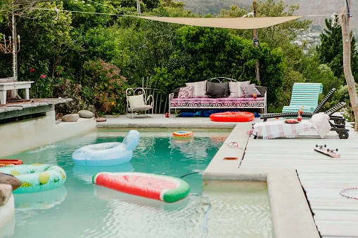 'I'm Not A Racist,' Woman Filmed Berating Latino family At Colorado Pool Claims - Vimarsana News