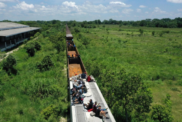 Mexico - migrants - trains