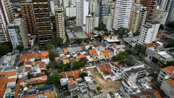 Houses surrounded by high-rise buildings in Pinheiros