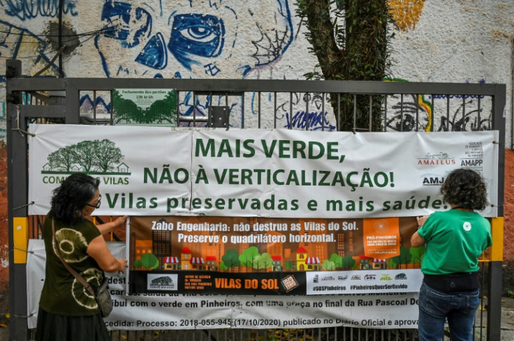 Activists from the Pro Pinheiros association
