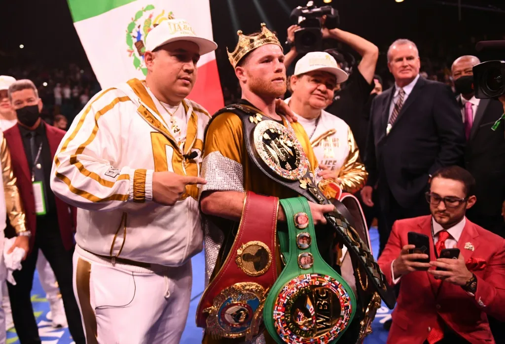 Mexican Star Saúl 'Canelo' Álvarez Beats Jermell Charlo to Remain Super Middleweight King - Vimarsana News
