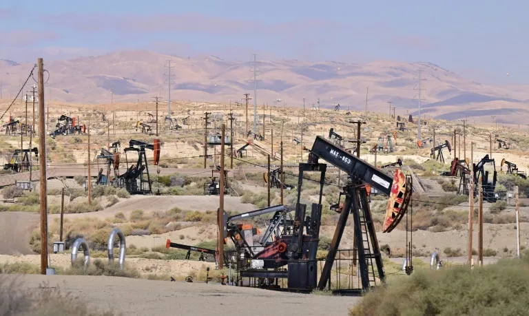 As Governor Newsom Proceeds Against Oil Companies, California's Green Drive Leaves Its Oil Towns Behind - Vimarsana News