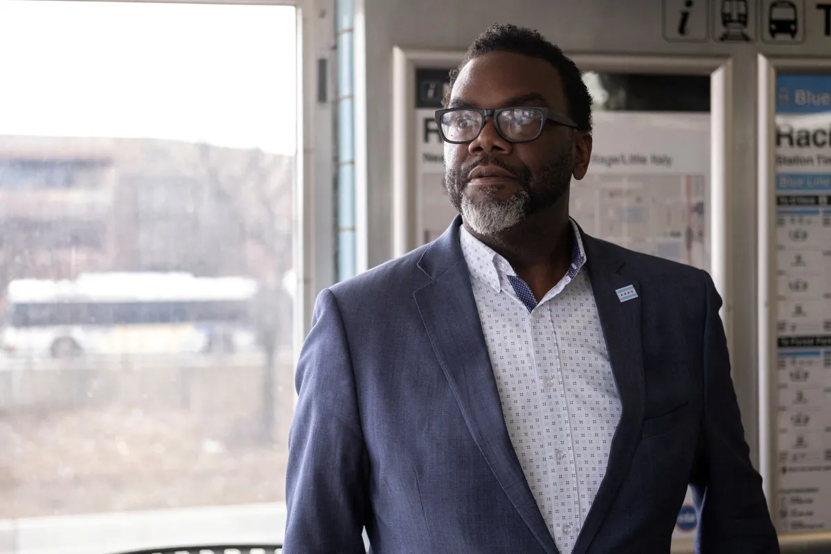 Some Chicagoans are so outraged over a $70 million aid package for migrants that they want a mayoral recall - Vimarsana News