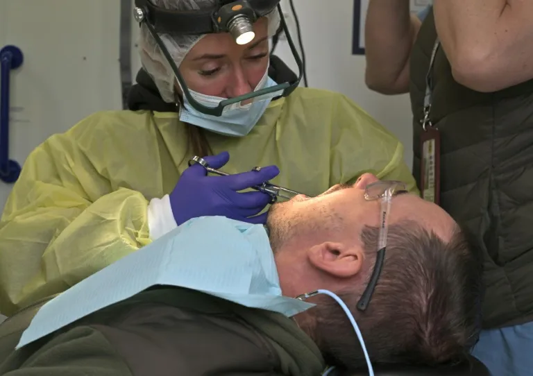 Ukraine Dentists Brave Frontline Fire To Treat Troops - Vimarsana News