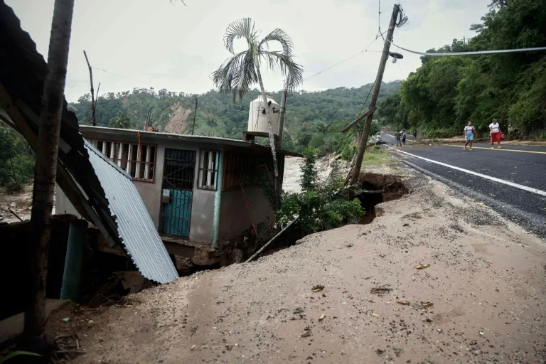 Otis Hurricane Aftermath: 3 Million People Affected, $15 Billion in Potential Losses in Acapulco - Vimarsana News