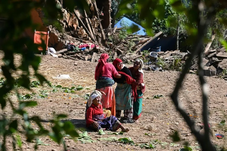 Tears Of A Child As Nepalis Cremate Quake Dead - Vimarsana News