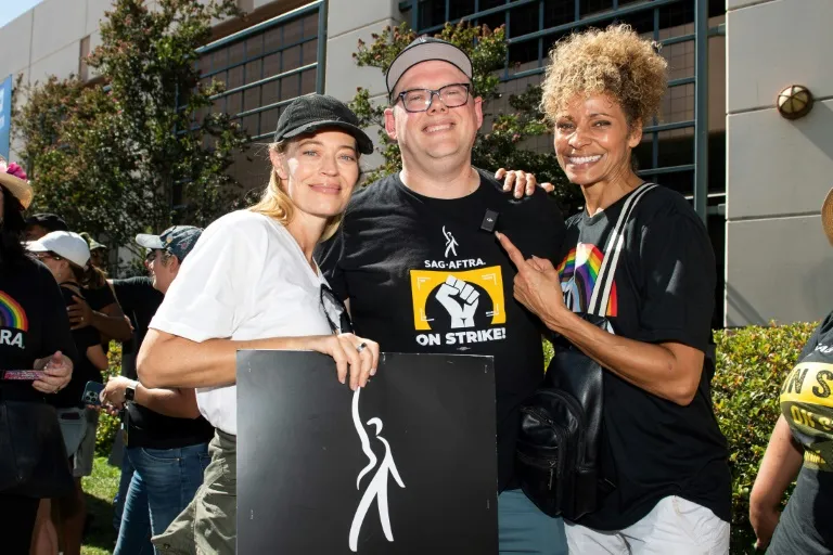 Hollywood Celebrates Strike End As Actors Get Back To Work - Vimarsana News