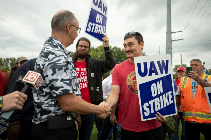 Workers at General Motors approved a tentative agreement