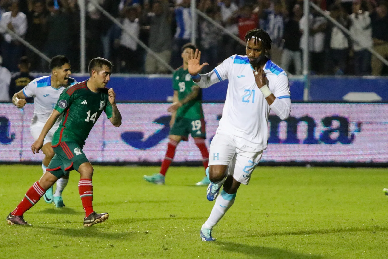 Honduras Shocks Mexico with 2-0 Victory in Concacaf Nations League Quarterfinals - Vimarsana News