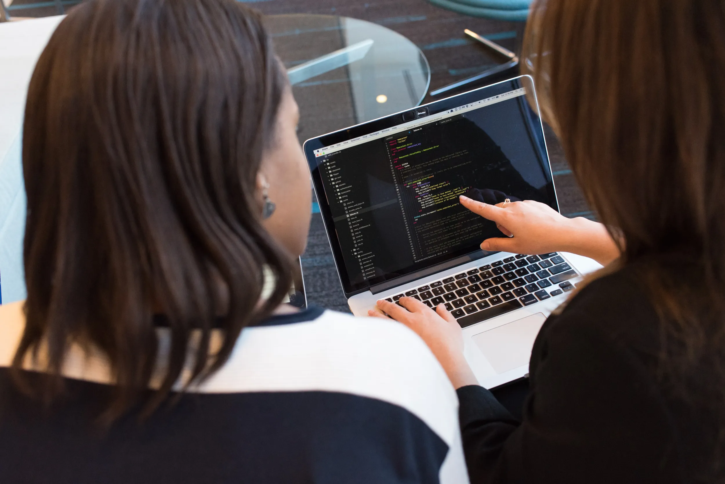 Latinas in Tech: The Stories of Three Women Who Lead Cutting-Edge Ventures in the U.S. - Vimarsana News