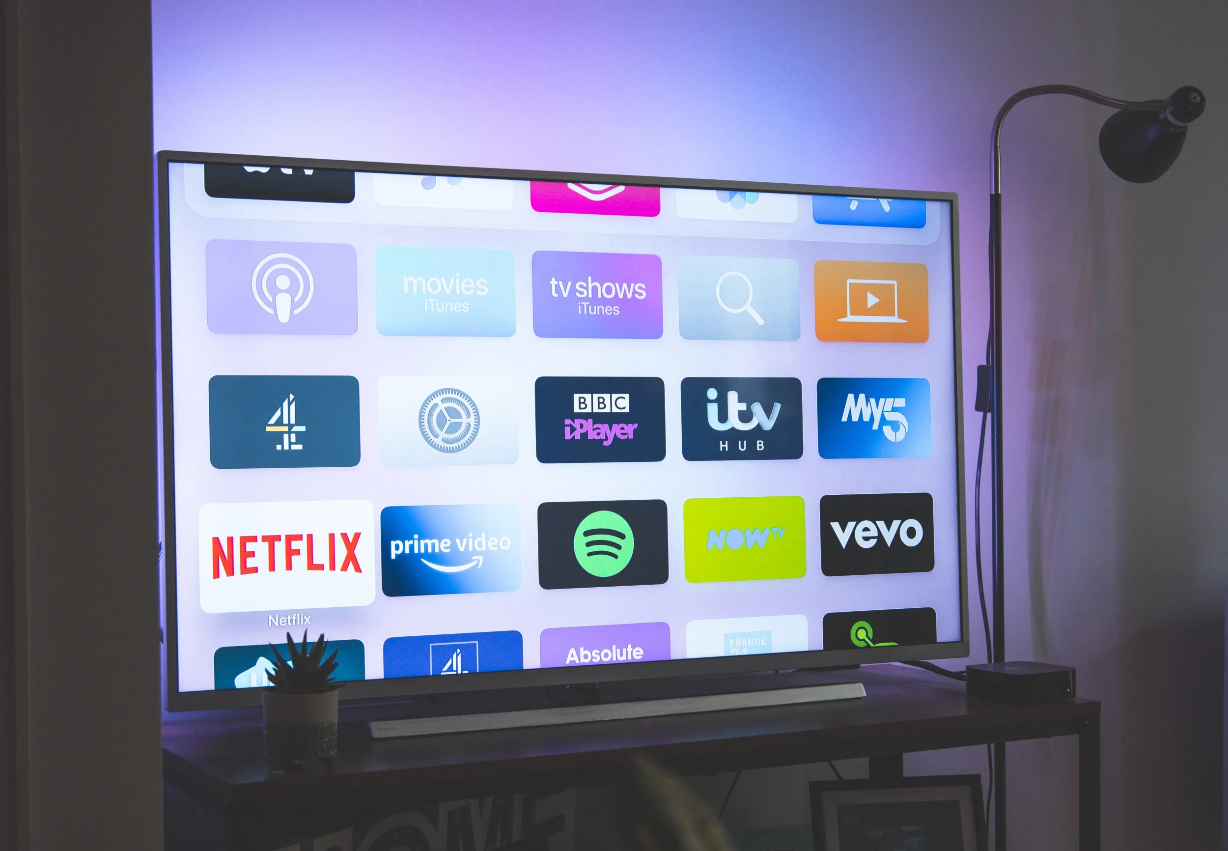 Streaming Revolution: Hispanics Are Leaving Cable and Satellite TV, Migrate to Streaming - Vimarsana News
