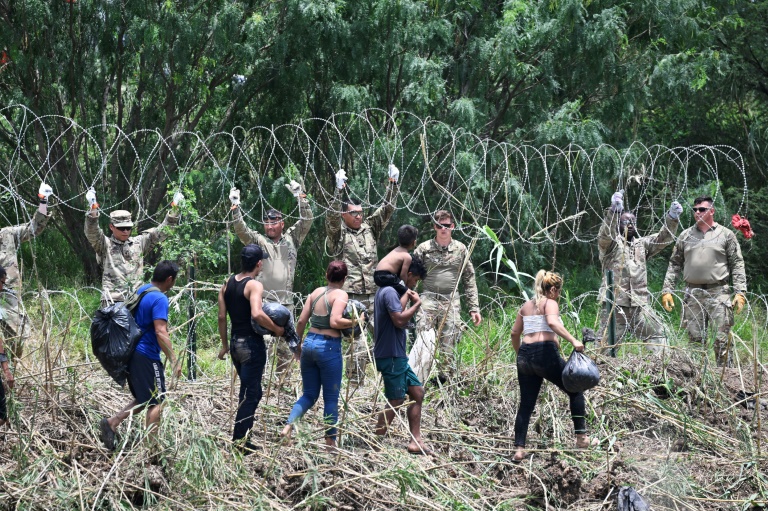 Texas sheriff buys pepper ball and tear gas launchers to deter migrants ...