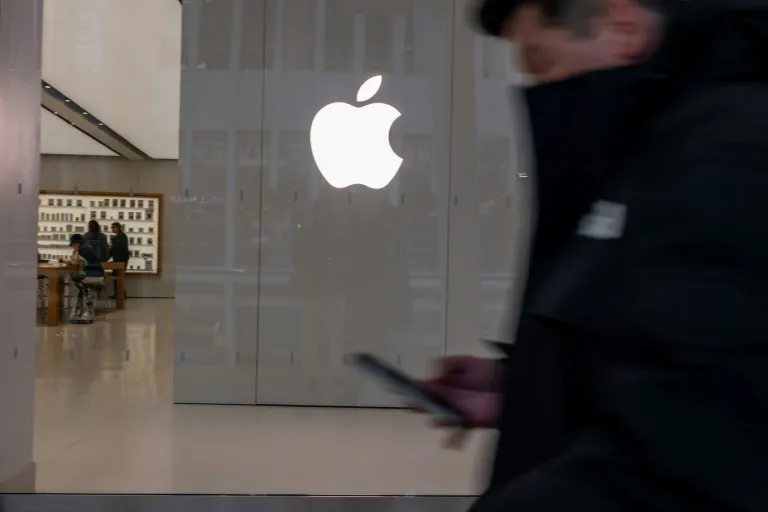 Apple Profit Ebbs As iPhone Sales Under Pressure - Vimarsana News