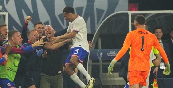 USMNT celebrating 