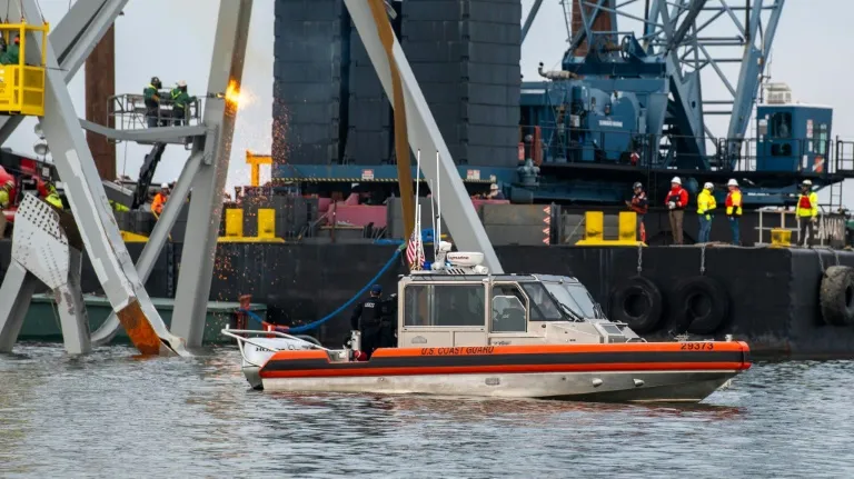 Baltimore Bridge Collapse: Latino Organizations Honor Victims and Advocate for Migrant Rights - Vimarsana News