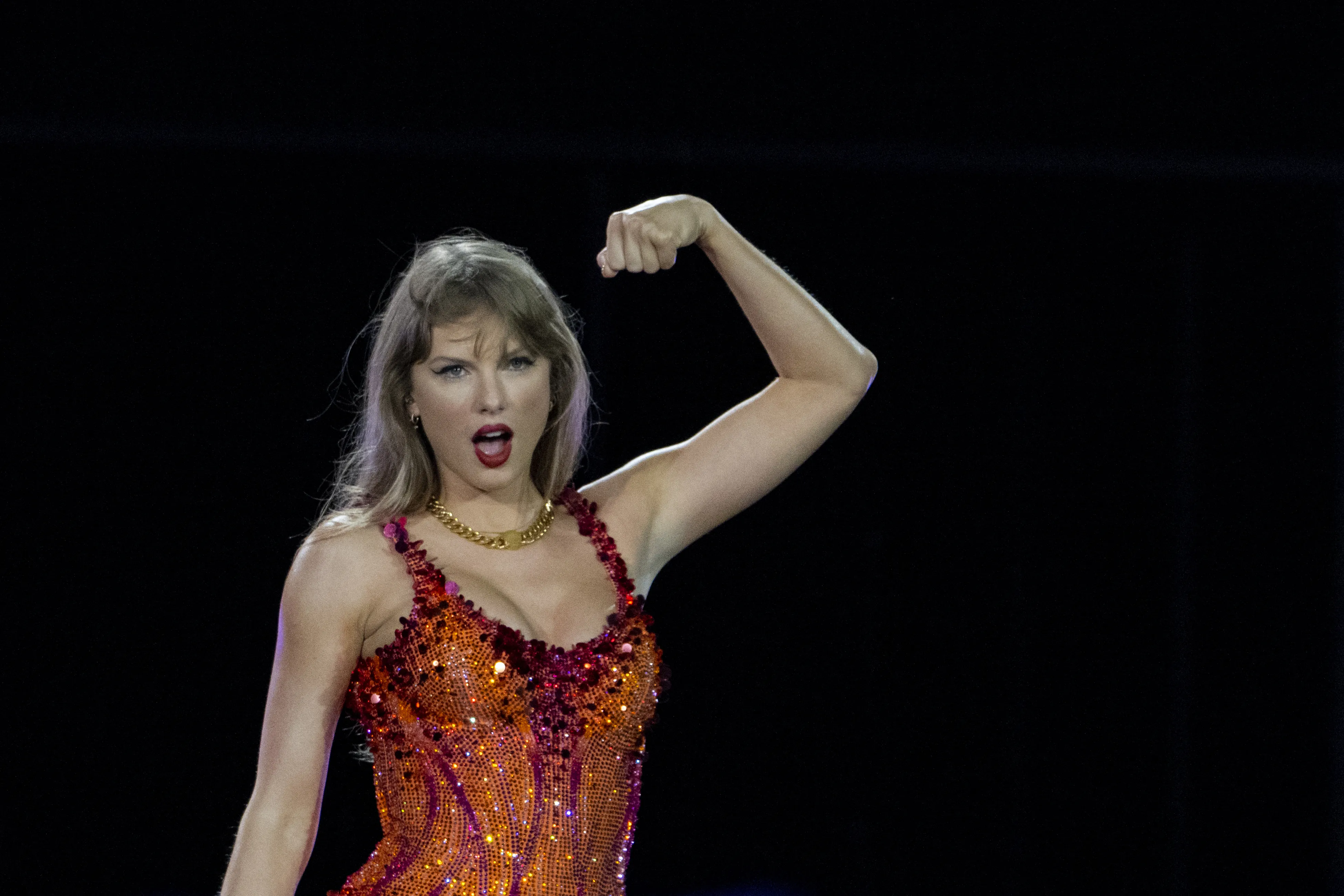 taylor-swift-muscle.webp?w=
