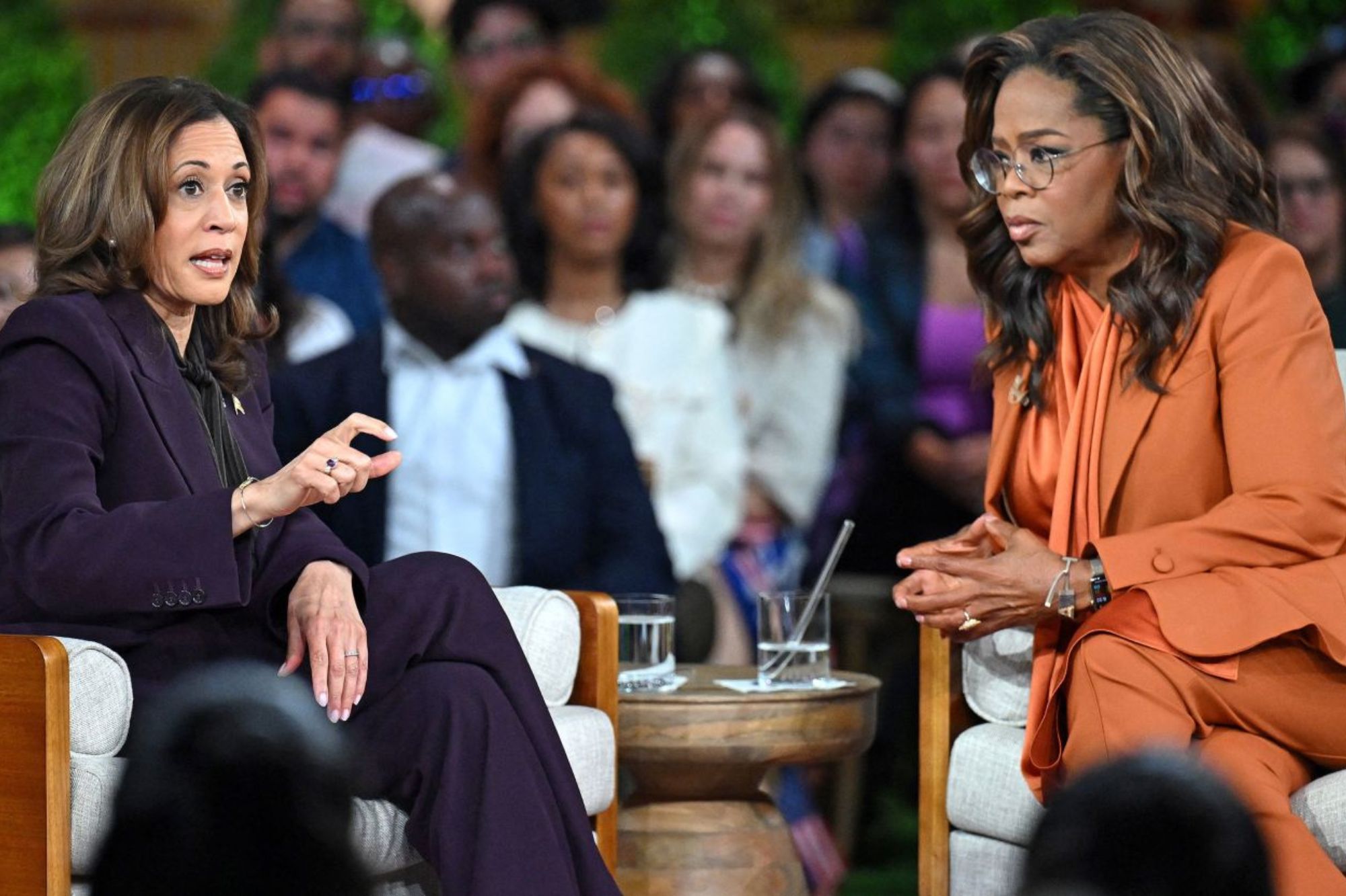 Top Chicago Newspaper Slams Oprah for Asking Kamala to Pay 1 Million