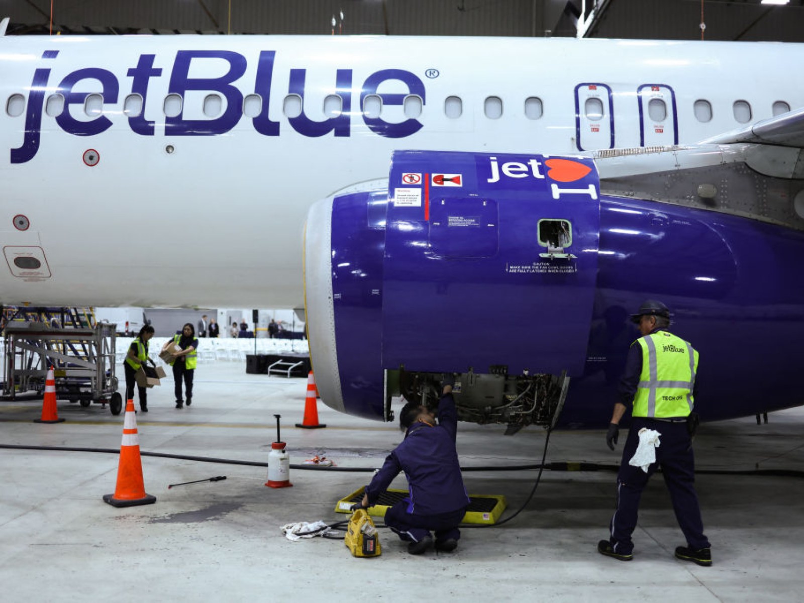 Jetblue flight emergency door logan airport 60 photos - Goodtravelcards.com