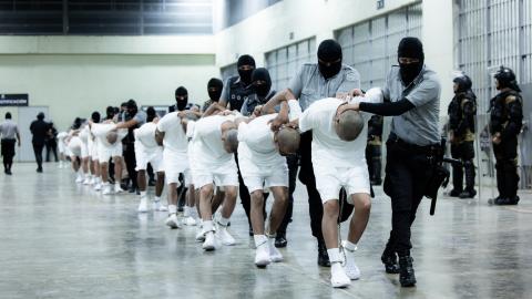 Salvadoran Government Receives 238 Alleged Members Of Criminal Organizations 'Tren