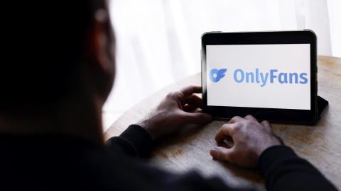 OnlyFans Defrauded Subscribers With Professionals Impersonating Creators to ‘Sext’ Fans: