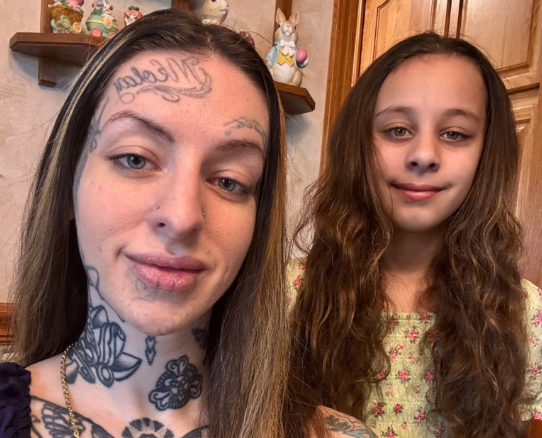 Delta Ozzimo and her daughter